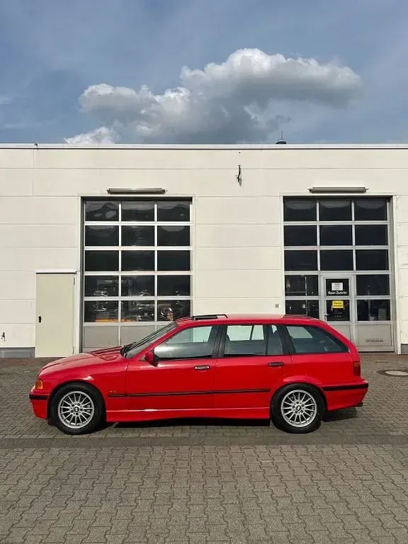 Gebraucht BMW 323 Basis 170 PS (125 kW) 1997 Rot Kombi
