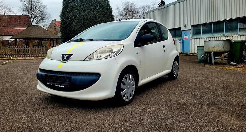 Weiß Gebraucht 2007 Peugeot 107 Kleinwagen | 1.100 € (Fairer Preis) - Bild 1/4