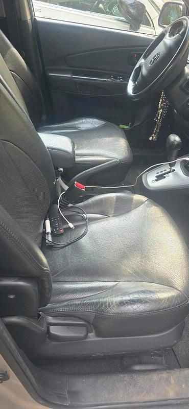 Second-hand Hyundai Tucson 140 CP (102 kW) 2007 Argintiu SUV