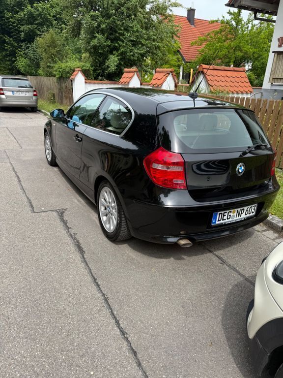 Schwarz Gebraucht 2008 BMW 118 Kleinwagen | 7.800 € (Etwas zu teuer) - Bild 1/4