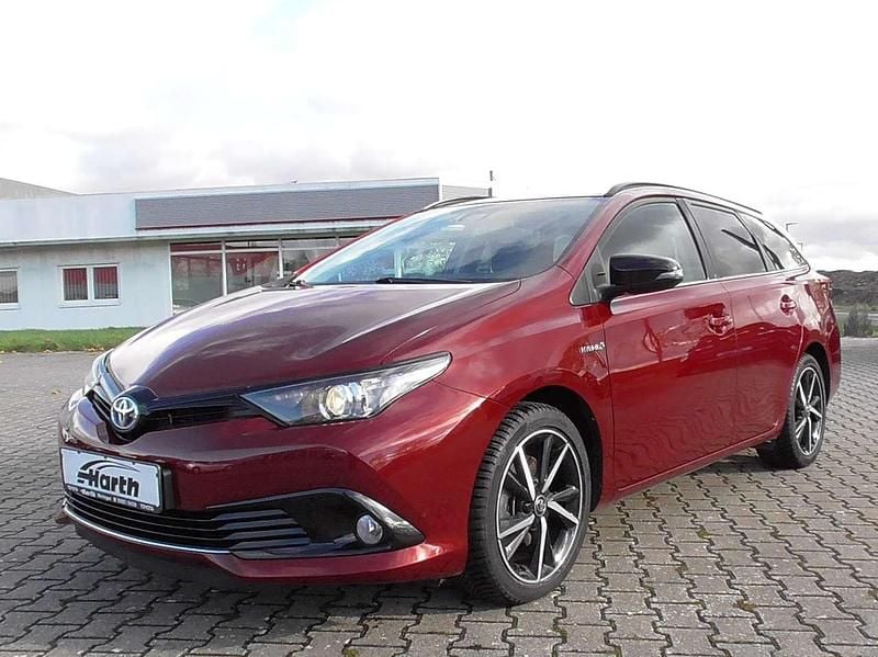 Red/ black mica Gebraucht 2018 Toyota Auris Hybrid Kombi | 15.120 € (Fairer Preis) - Bild 1/4