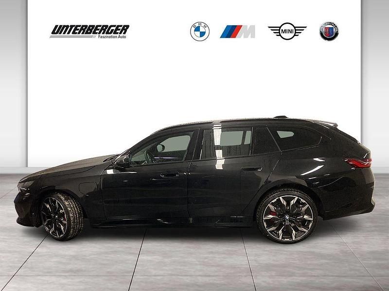Neu BMW 550e M Sport 489 PS (359 kW) 2025 Schwarz Kombi