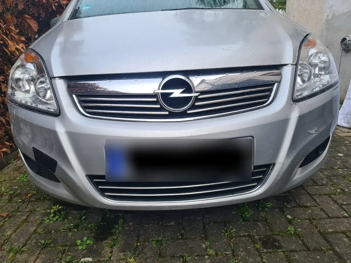 Gebraucht Opel Zafira Edition 140 PS (102 kW) 2009 Silber Van / Kleinbus