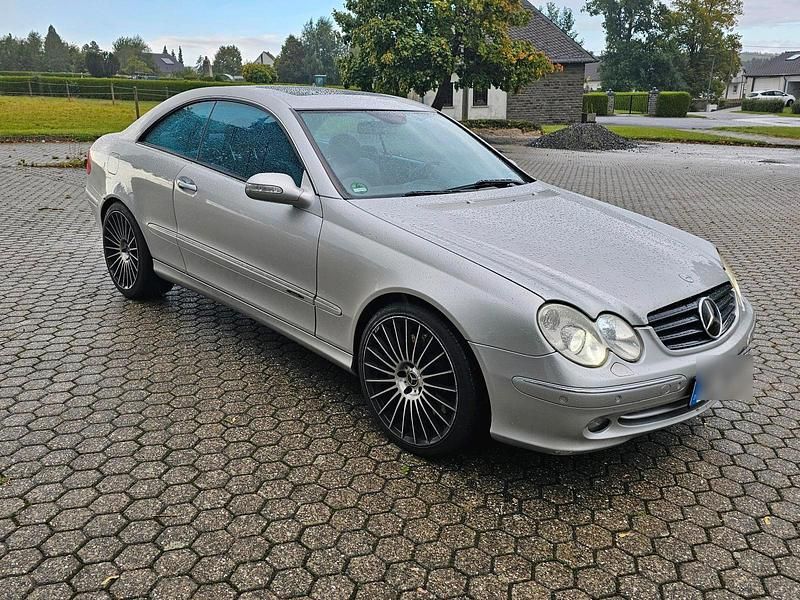 Silber Gebraucht 2004 Mercedes CLK500 AMG Coupé | 5.800 € - Bild 1/4