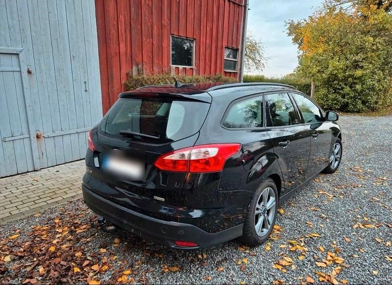 Gebraucht Ford Focus 101 PS (74 kW) 2013 Schwarz Kombi