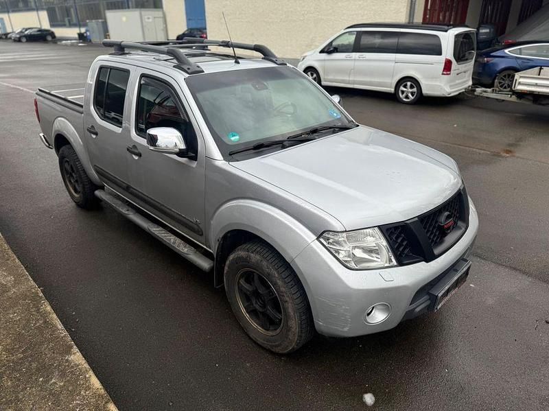 Gebraucht Nissan Navara 231 PS (169 kW) 2011 Silber Abholung