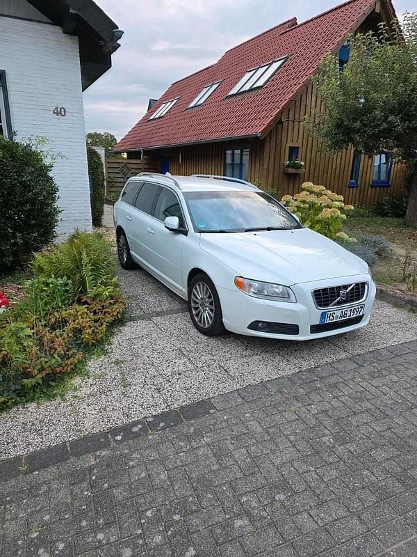 Weiß Gebraucht 2007 Volvo V70 Kombi | 3.900 € (Teuer) - Bild 1/4