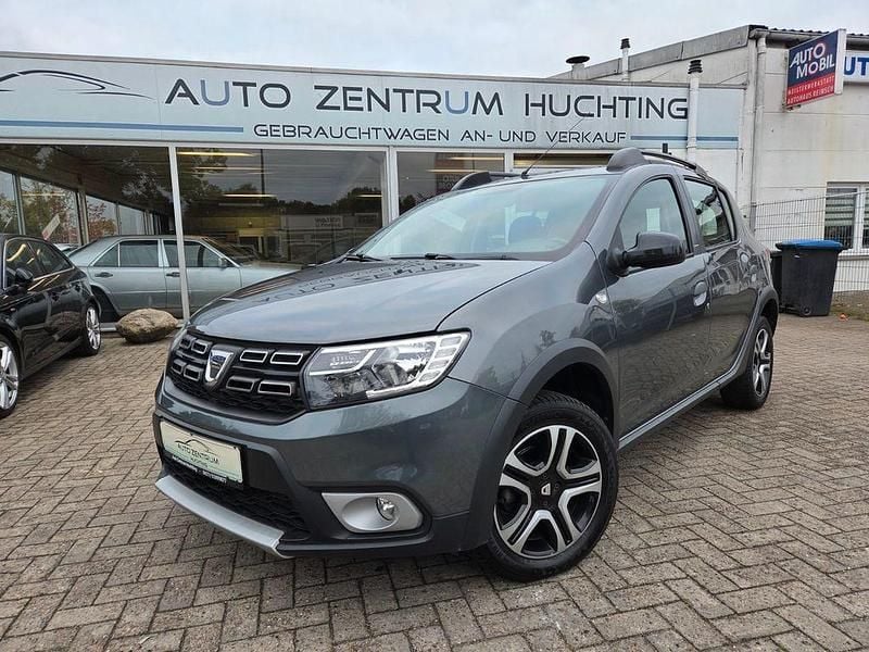 Gebraucht Dacia Sandero Celebration 90 PS (66 kW) 2018 Grau Limousine