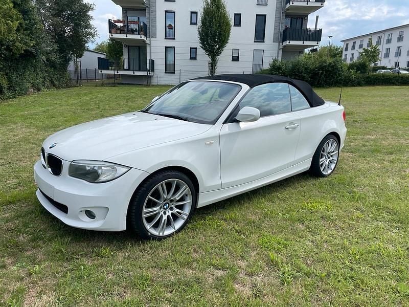 Weiß Gebraucht 2012 BMW 118 Cabriolet Cabrio | 7.900 € (Fairer Preis) - Bild 1/4
