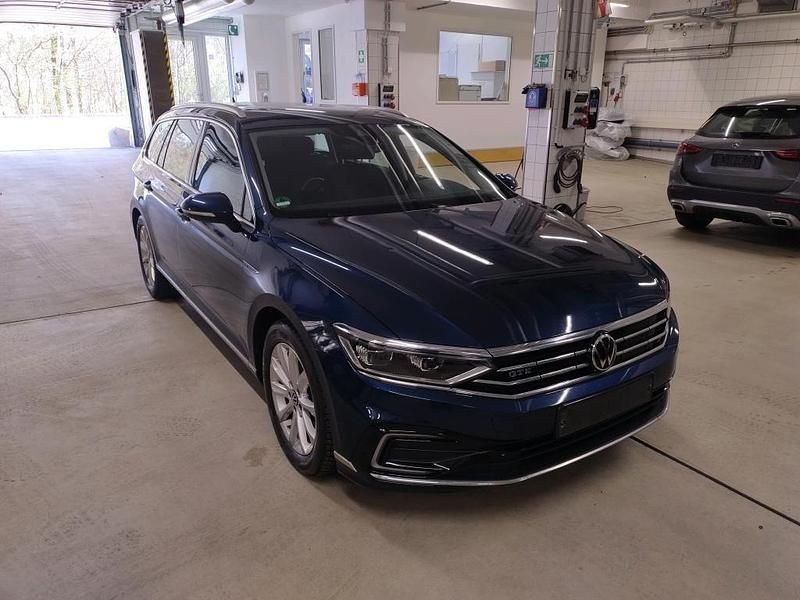 Gebraucht VW Passat 218 PS (160 kW) 2021 Blau Kombi