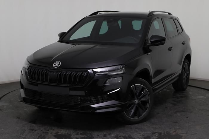 Neu Skoda Karoq SportLine 150 PS (110 kW) 2025 Schwarz, magic schwarz (1z) SUV