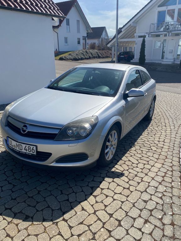 Silber Gebraucht 2005 Opel Astra GTC Limousine | 2.500 € (Fairer Preis) - Bild 1/4