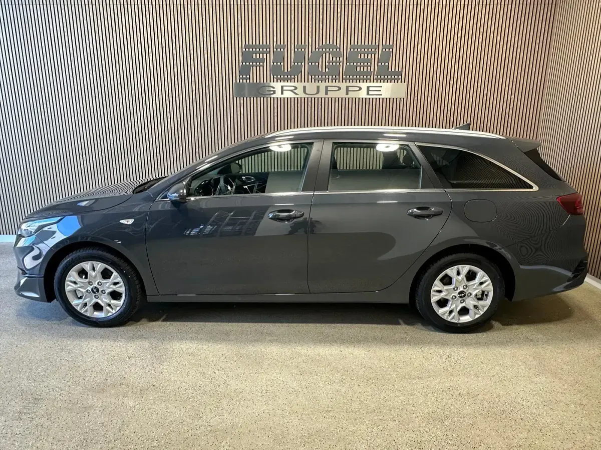 Neu Kia Ceed Sportswagon Vision 140 PS (102 kW) 2025 Pentametal met. Kombi