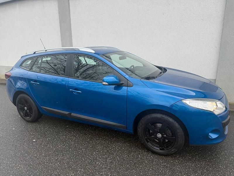 Gebraucht Renault Mégane GrandTour Expression 90 PS (66 kW) 2012 Blau Kombi