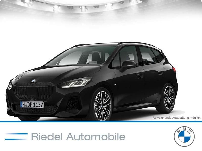 Sapphirschwarz metallic Gebraucht 2024 BMW 218 Active Tourer M Sport Van / Kleinbus | 29.770 € (Guter Preis) - Bild 1/3