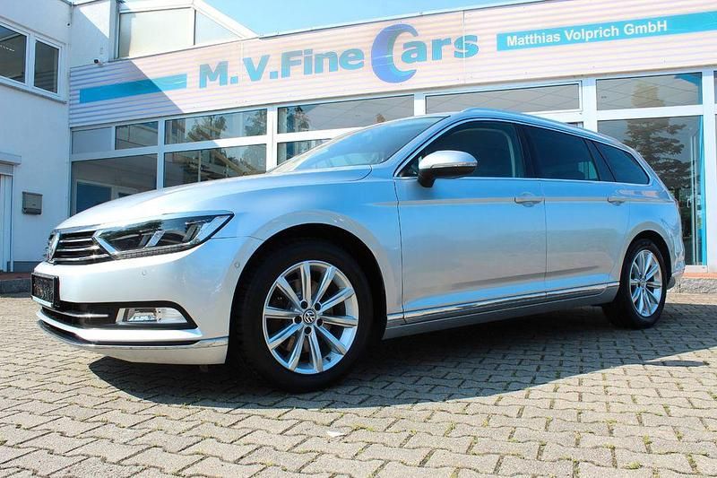 Silber Gebraucht 2018 VW Passat Highline Kombi | 17.900 € (Teuer) - Bild 1/4