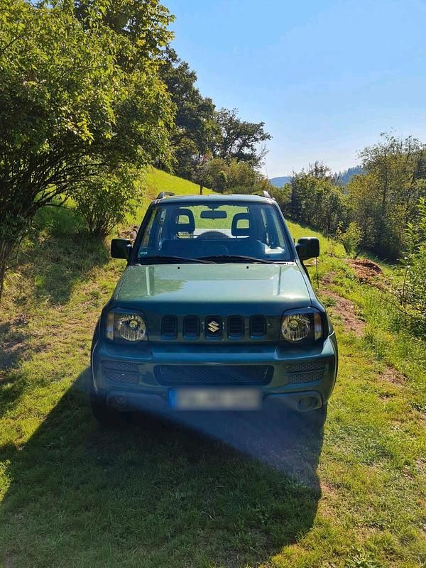 Grün Gebraucht 2010 Suzuki Jimny SUV | 9.900 € (Superpreis) - Bild 1/4