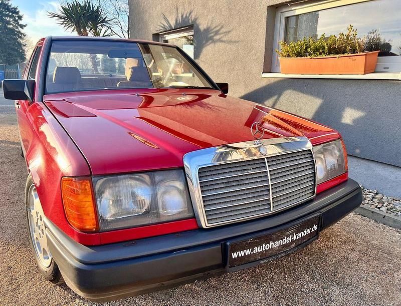 Gebraucht Mercedes 200 75 PS (55 kW) 1989 Rot Limousine