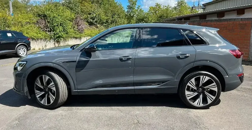 Gebraucht Audi Q8 e-tron Advanced 300 kW (408 PS) 2023 Grau SUV