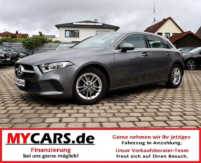 Grau Gebraucht 2019 Mercedes A200 Limousine | 18.888 € (Fairer Preis) - Bild 1/3