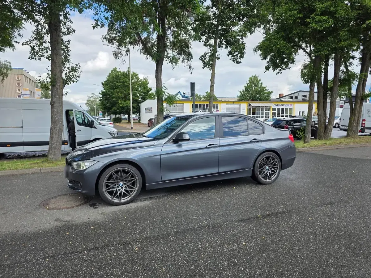 Gebraucht BMW 320 184 PS (135 kW) 2013 Limousine