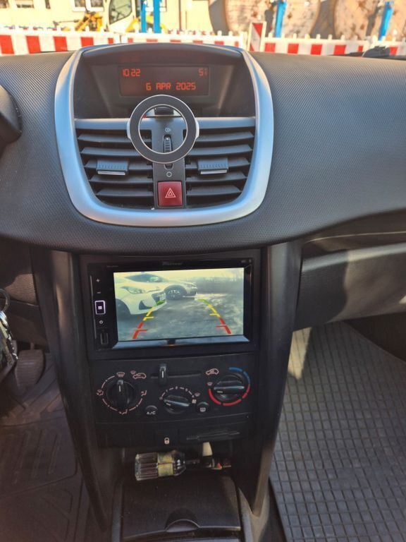 Gebraucht Peugeot 207 Urban Move 95 PS (69 kW) 2009 Weiß Limousine