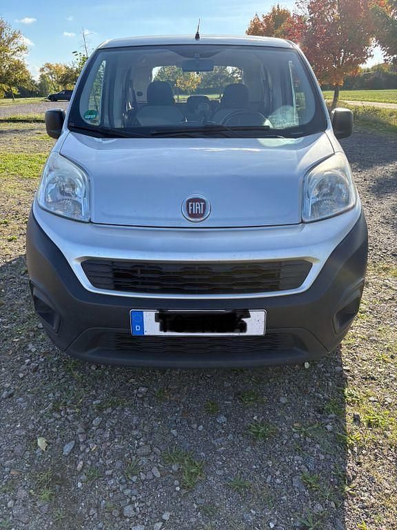 Grau Gebraucht 2017 Fiat Fiorino Van | 6.399 € (Etwas zu teuer) - Bild 1/4