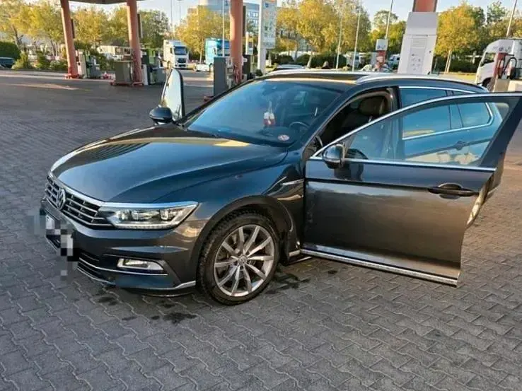 Gebraucht VW Passat R-line 239 PS (175 kW) 2018 Schwarz Kombi