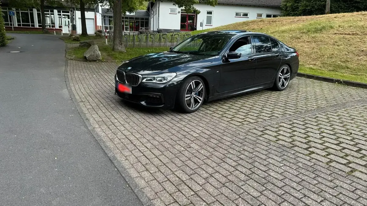 Gebraucht BMW 740 M Sport 320 PS (235 kW) 2018 Schwarz Limousine