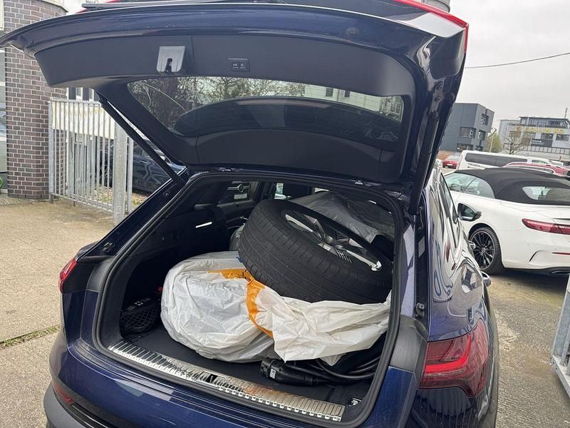 Gebraucht Audi e-tron Basis 300 kW (408 PS) 2023 Blau SUV