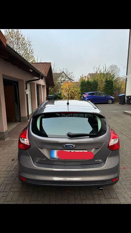 Gebraucht Ford Focus Titanium 150 PS (110 kW) 2012 Braun Limousine