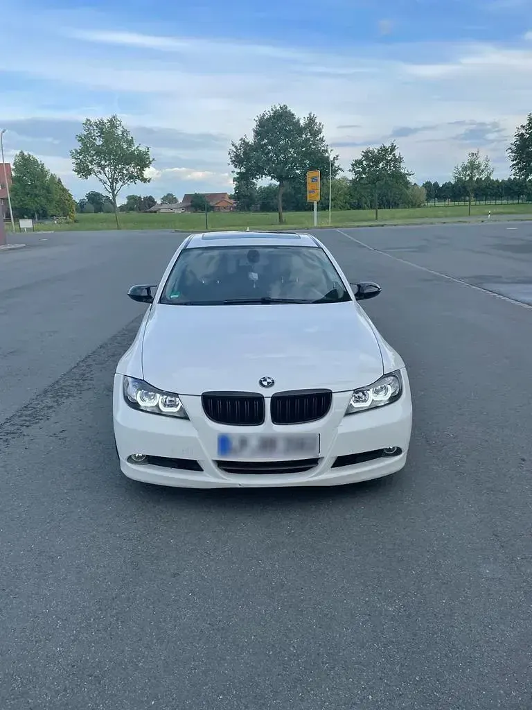 Używany BMW 325 218 KM (160 kW) 2006 Biały Sedan/Limuzyna