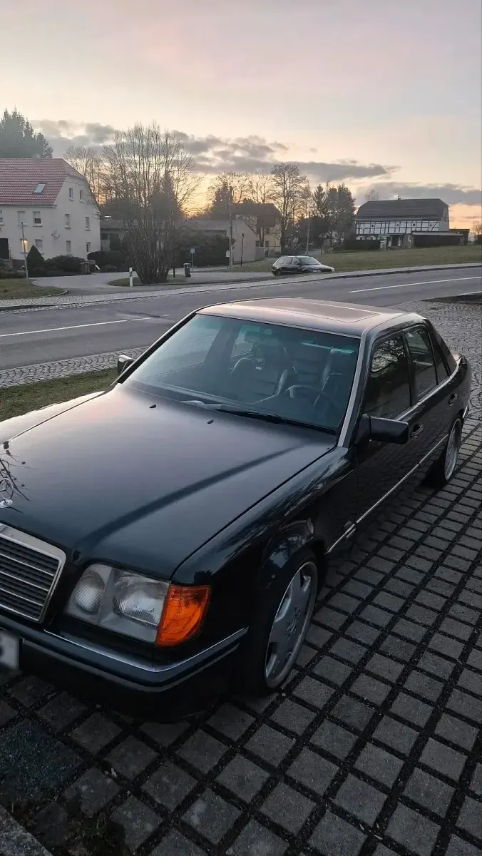 Gebraucht Mercedes 220 220 PS (161 kW) 1990 Schwarz Limousine