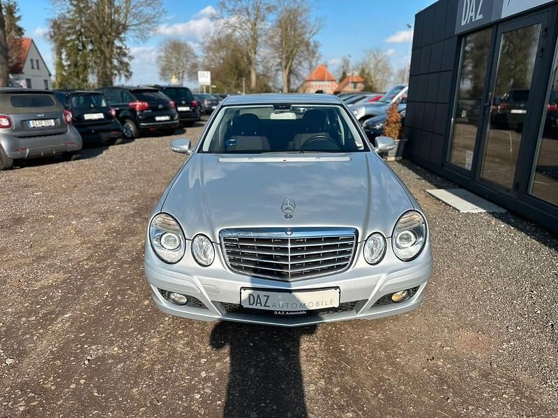 Gebraucht Mercedes E200 136 PS (100 kW) 2008 Silber Limousine