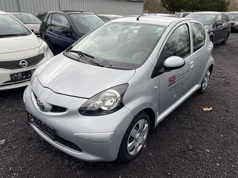 Gebraucht Toyota Aygo Basis 68 PS (50 kW) 2008 Silver mica metallic Kleinwagen
