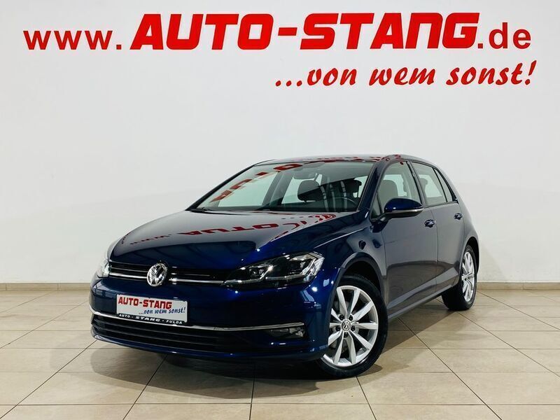 Blau Gebraucht 2018 VW Golf VII Highline Limousine | 16.950 € (Guter Preis) - Bild 1/4