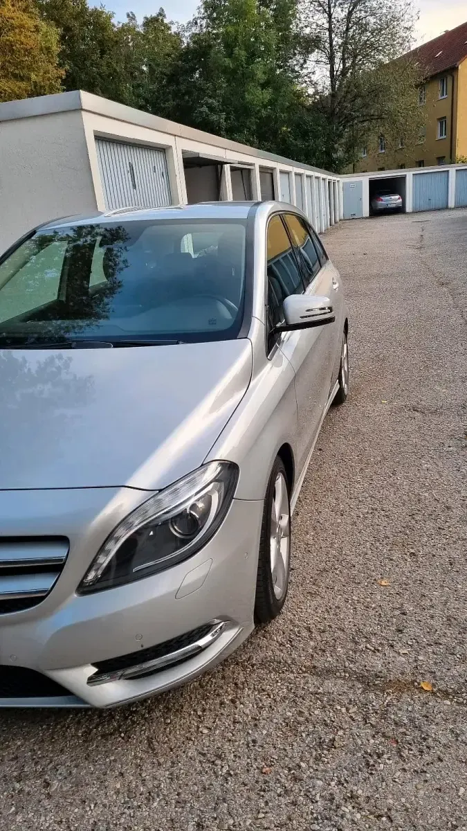 Gebraucht Mercedes B200 156 PS (114 kW) 2012 Silber Kleinwagen