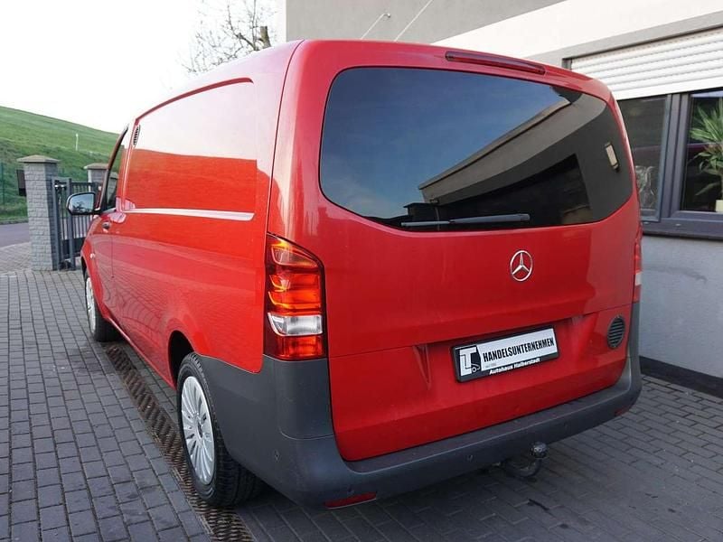 Gebraucht Mercedes Vito 179 PS (131 kW) 2017 Jupiterrot Van