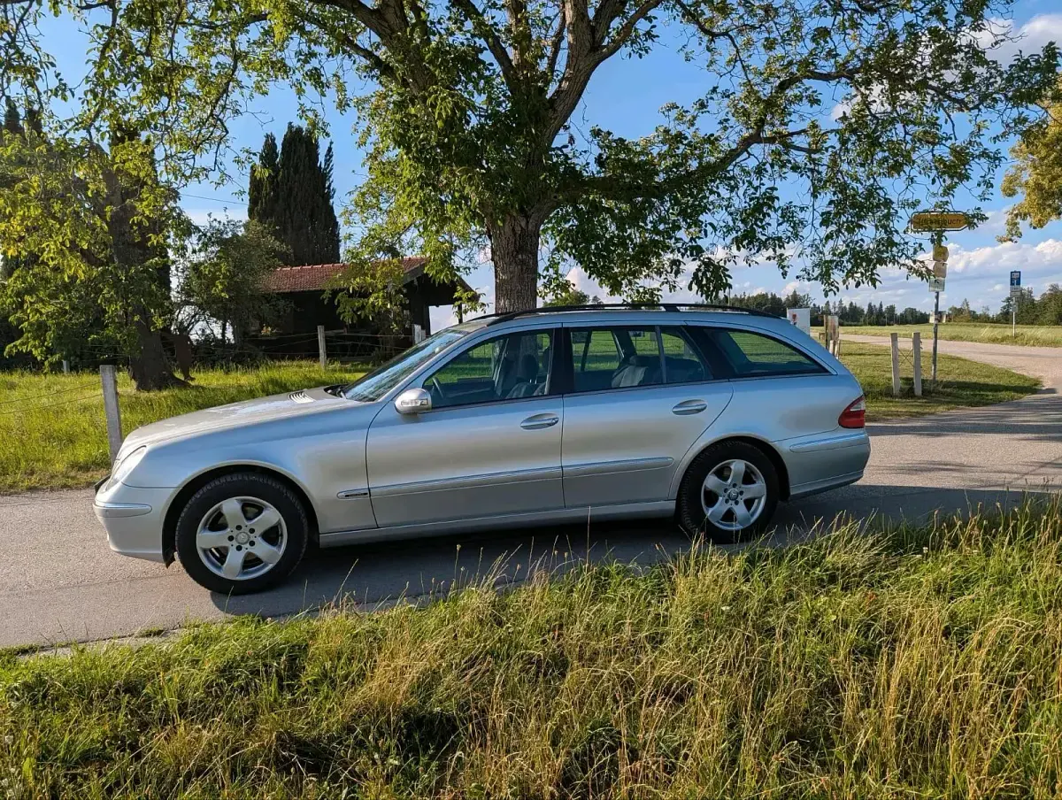 Gebraucht Mercedes E220 150 PS (110 kW) 2004 Silber Kombi