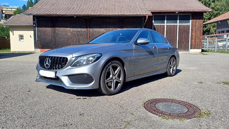 Grau Gebraucht 2014 Mercedes C200 AMG line Limousine | 12.490 € - Bild 1/4