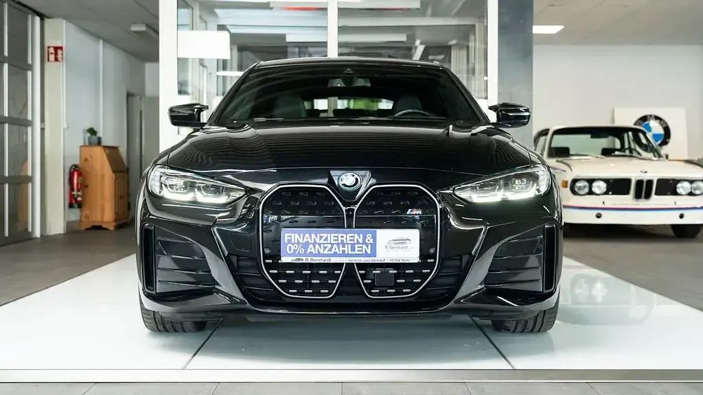 Używany BMW i4 Performance 400 kW (544 KM) 2023 Czarny Sedan/Limuzyna