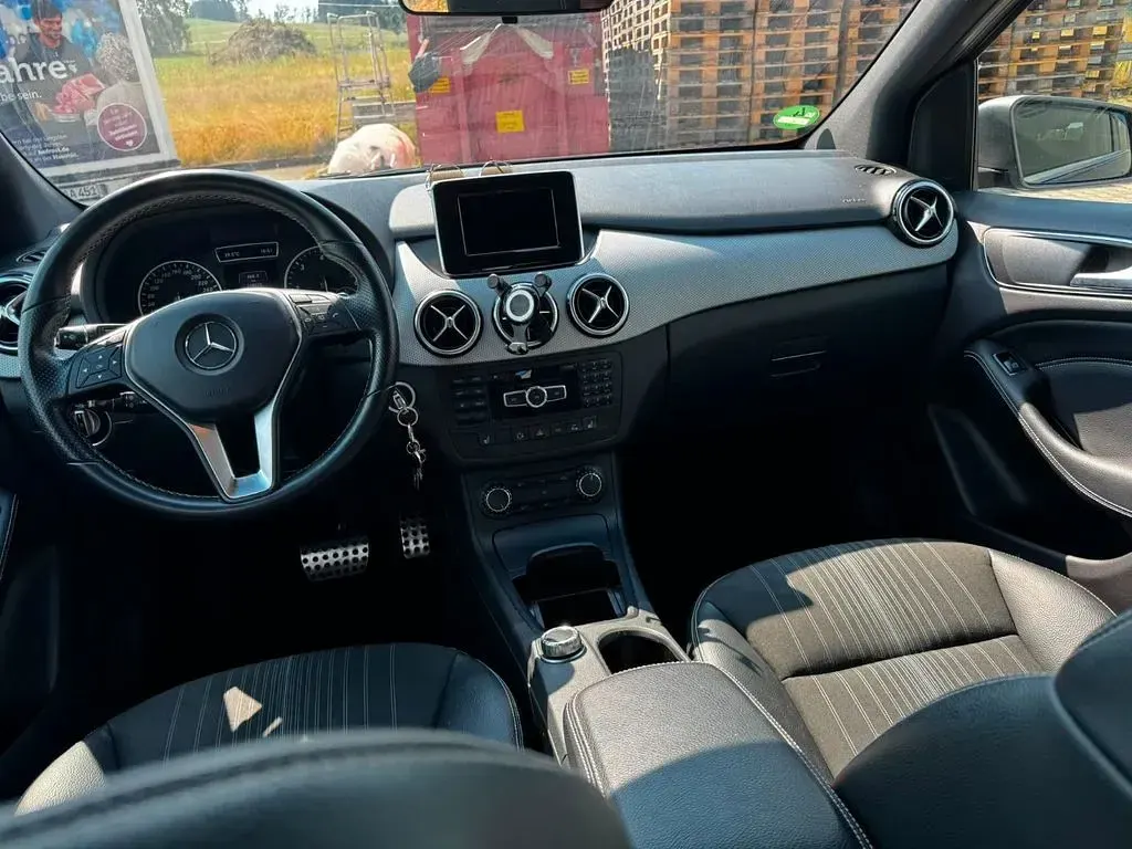 Gebraucht Mercedes B200 136 PS (100 kW) 2013 Grau Kleinwagen