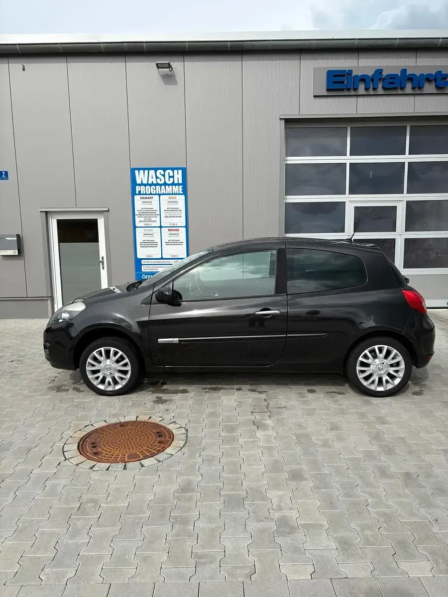 Gebraucht Renault Clio III Dynamique 101 PS (74 kW) 2010 Schwarz