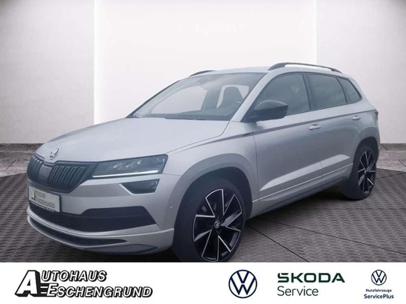 Brilliantsilber metallic Gebraucht 2021 Skoda Karoq SportLine SUV | 25.889 € (Etwas zu teuer) - Bild 1/4