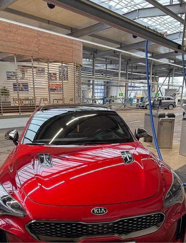 Rot Gebraucht 2018 Kia Stinger Kleinwagen | 26.000 € (Guter Preis) - Bild 1/4