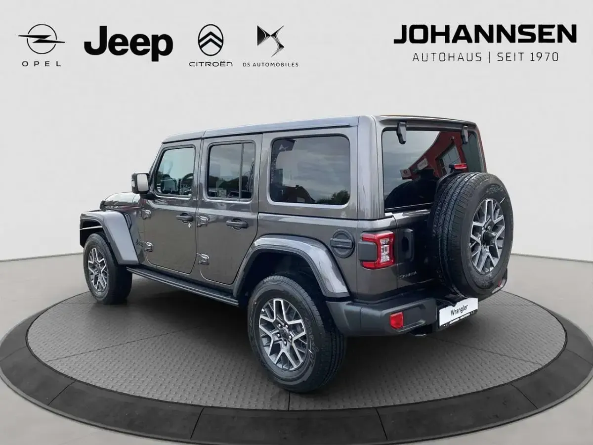 Neu Jeep Wrangler Sahara 272 PS (200 kW) 2025 Grau SUV
