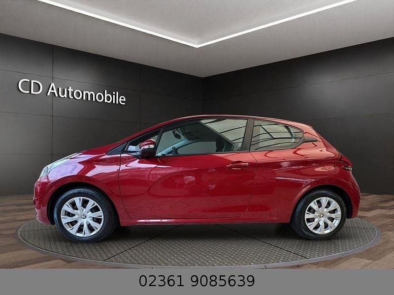 Gebraucht Peugeot 208 Active 82 PS (60 kW) 2018 Rot Kleinwagen