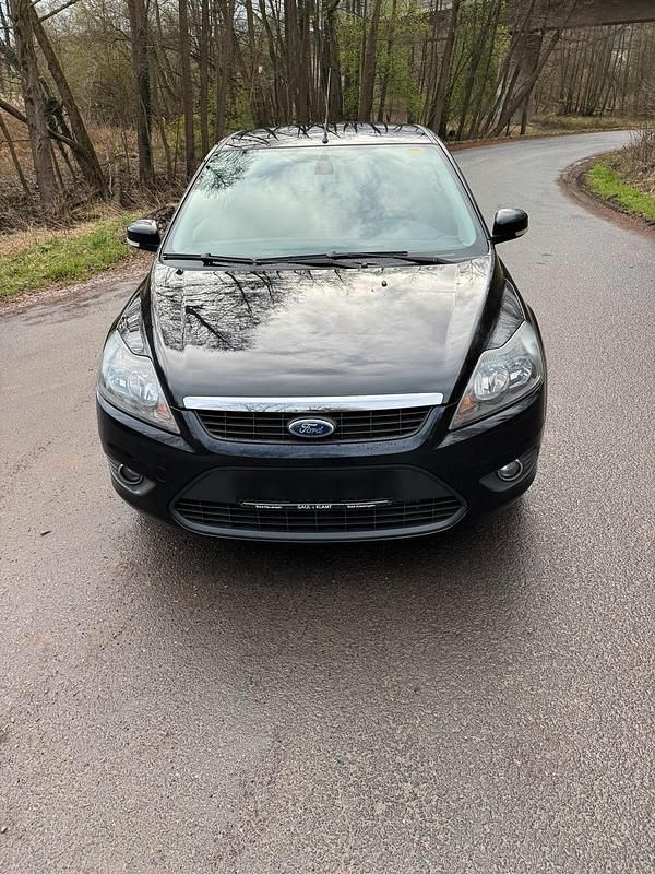 Schwarz Gebraucht 2009 Ford Focus Limousine | 3.390 € (Fairer Preis) - Bild 1/4