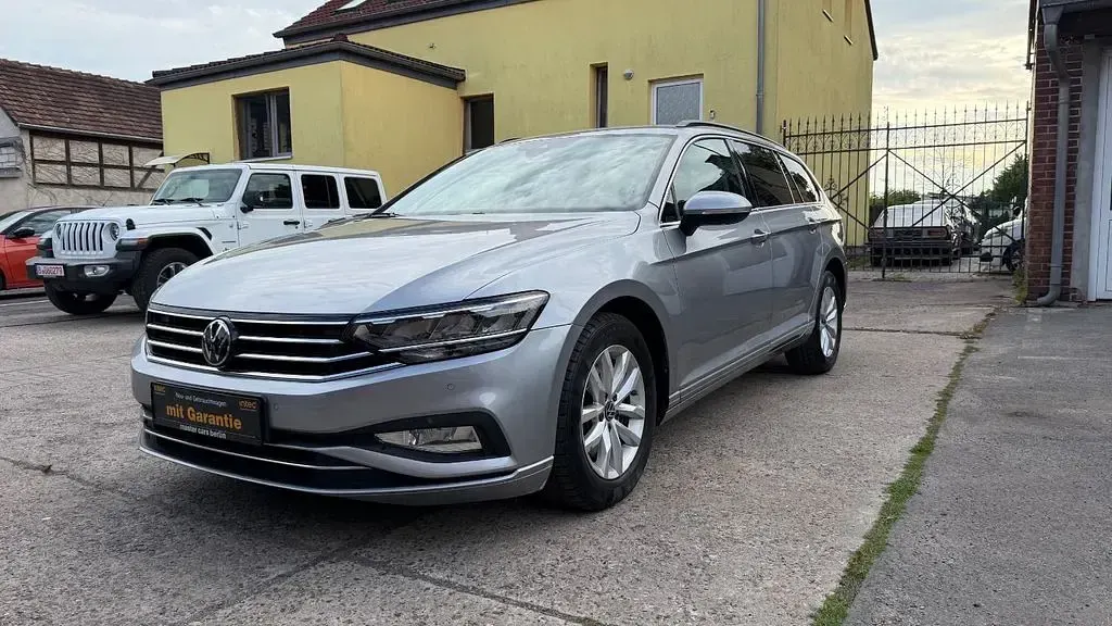 Gebraucht VW Passat Business 150 PS (110 kW) 2023 Silber Kombi
