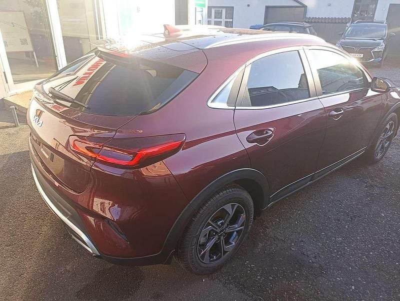 Neu Kia XCeed 116 PS (85 kW) 2025 Magma red SUV